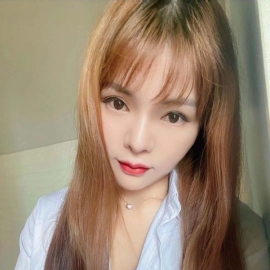 天桥大奶少妇
